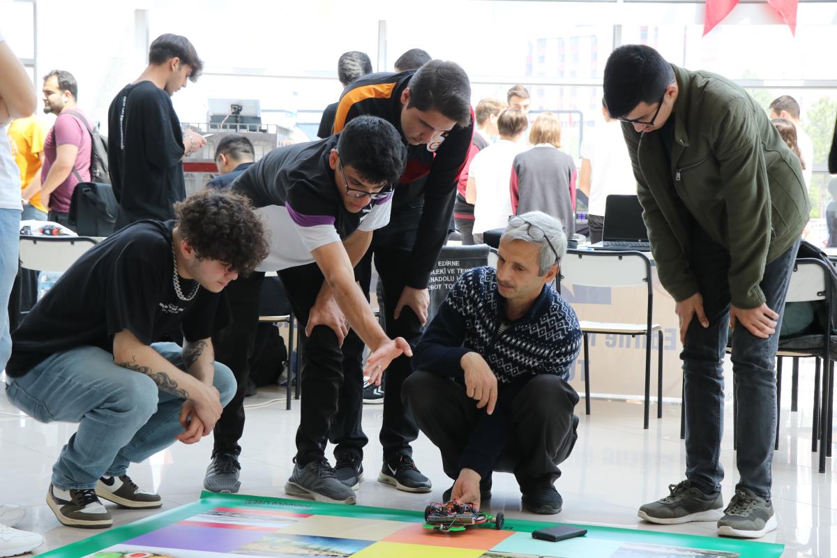 Trakya Üniversitesi "RoboTrak" yarışmasında birbirinden farklı projeler ilgi gördü