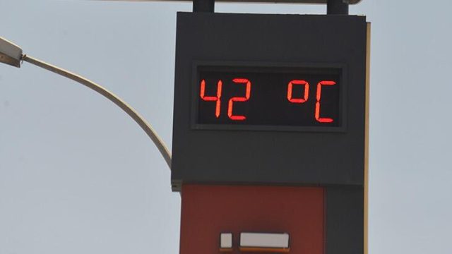 Adana’da termometreler 42 dereceyi gösterdi, vatandaşlar sıcaktan bunaldı
