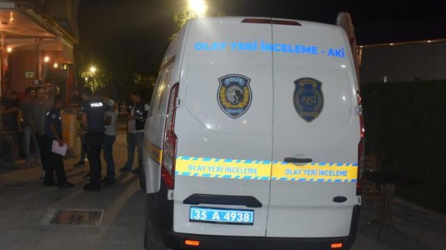 İzmir’de bıçaklı kavga: 1 kişi hayatını kaybetti