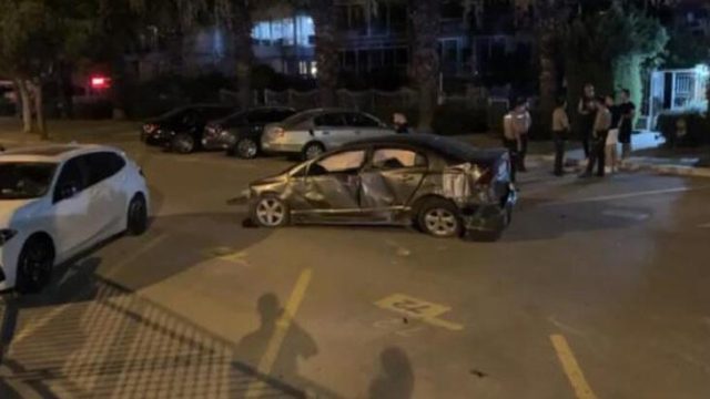 İzmir’de hızını alamayan araç takla attı! 2 yaralı