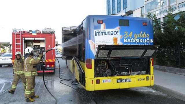 Kadıköy’de İETT otobüsünde korkutan yangın