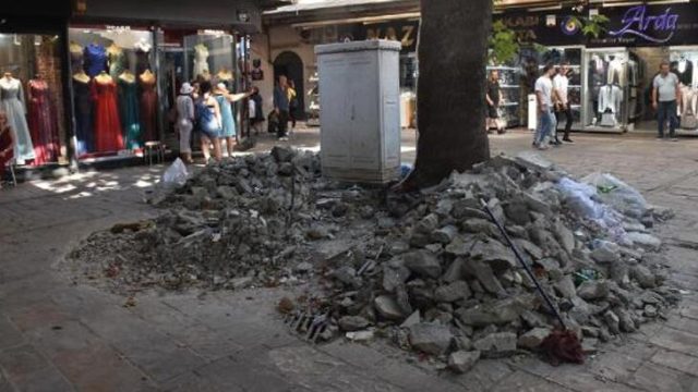 Tarihi Kemeraltı Çarşısı’nda yıkılan şadırvan için soruşturma başlatıldı