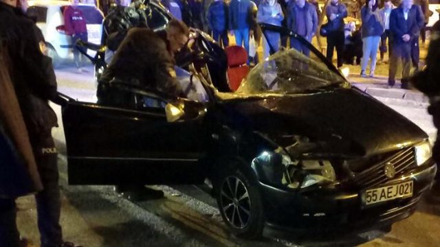 Ehliyetsiz sürücünün kullandığı otomobil TIR’a çarptı