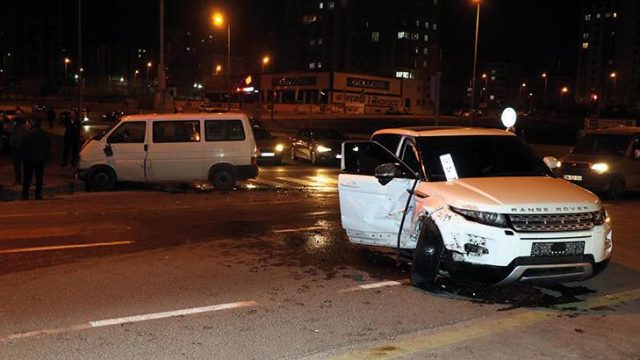 Kayseri’de minibüs ile cip çarpıştı: 7 yaralı