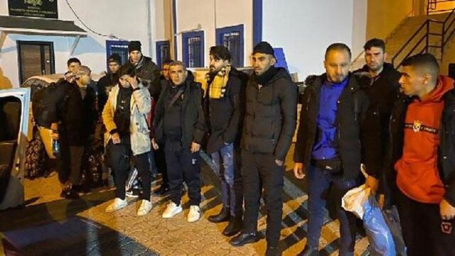 Yunan adalarına kaçış hazırlığındaki 17 göçmen ile 3 organizatör yakalandı
